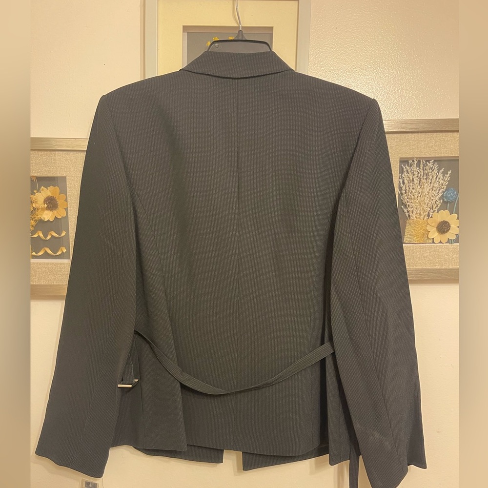 Blazer - Picture 4 of 6